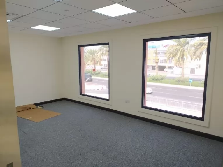 Commercial Propriété prête U / f Bureau  a louer au Doha #13211 - 3  image 